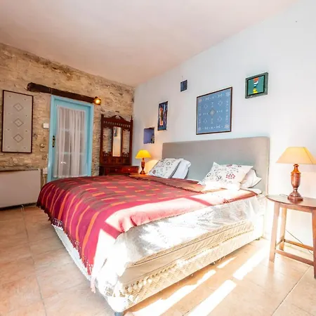 Tenta House Casă la țară